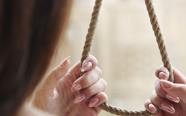 С любимыми не расставайтесь! В Корабельном районе Николаева 28-летняя женщина повесилась после разрыва с мужем