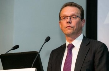 Кабмин назначил бизнес-омбудсменом иностранца Альгирдаса Шемету