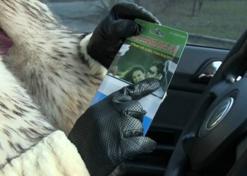 Тестируем гаджеты для автомобилистов — будильник и силиконовый коврик