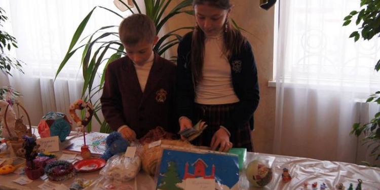 «Зігрій героя»: учащиеся Муниципального коллегиума им.В.Чайки провели благотворительную ярмарку