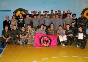 Посоревноваться с легендой: ученики школы №22 и бойцы 1-й бригады морской пехоты им.К.Ольшанского соревновались в «А ну-ка, парни!»