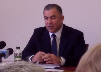 «Город справился с гололедом»? Мэр и горожане ходят и ездят по разным дорогам!