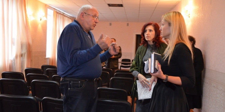 Решение о передаче Николаеву Жовтневого ДК еще не принято, но люди волнуются