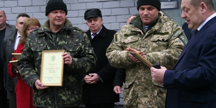 «Николаевоблэнерго» приодело бойцов 79-й бригады и 19-го мотопехотного батальона