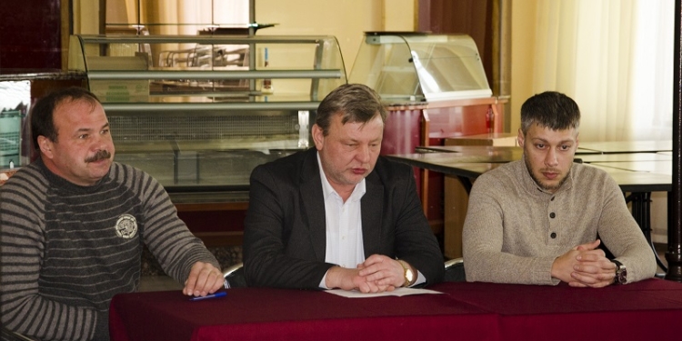 Артем Ильюк готов отстаивать спортсменов, занимающихся в плавбассейне «Водолей», на всех уровнях