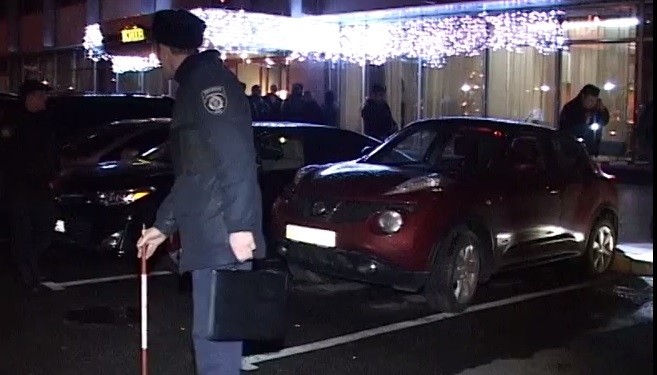 Вчера в Киеве почти в полночь неизвестный бросил гранату в группу народных депутатов