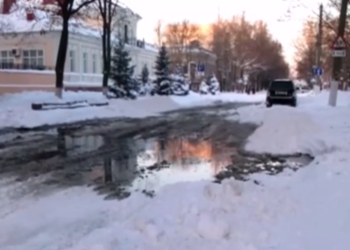 Возле церкви на Фалеевской – фонтан из нечистот. Прорвало канализацию