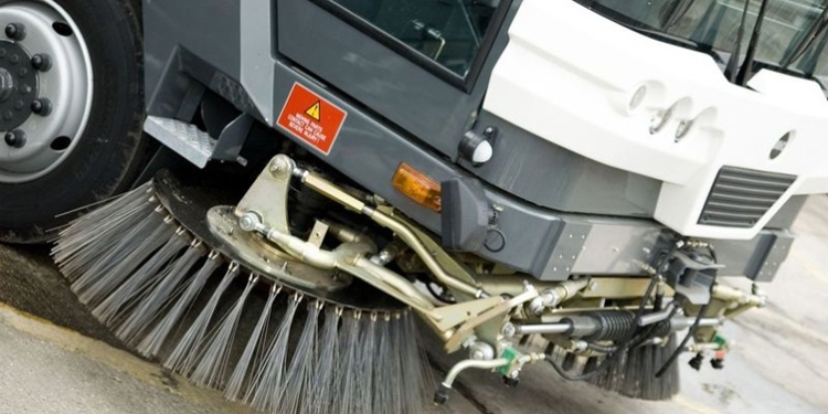 Новые тракторы для уборки улиц Николаева привезут в город до конца года