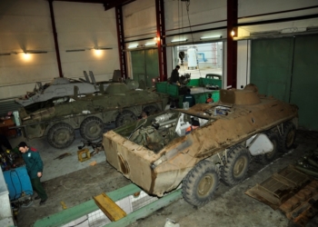 В Южноукраинске обкатали отремонтированные автотранспортниками Южно-Украинской АЭС БТРы