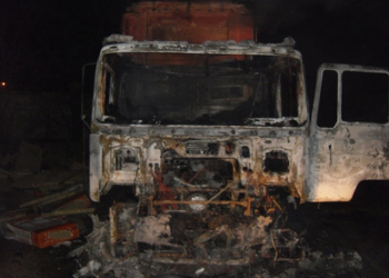 Ночью в машине сгорели двое: оставили включенной печку и уснули