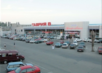 В ТЦ «Корабельный» вчера прорвало трубу отопления, а не канализацию. Так говорят в Госэкоинспекции