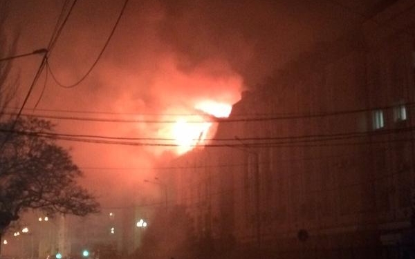 В Махачкале горит здание управления ФСБ