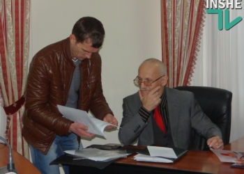 Мурад Каймаразов показал «Інше ТВ» свой паспорт