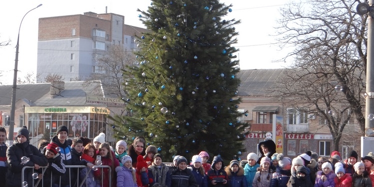Топчий пожелал николаевцам в новом году мудрого козла, а Гранатуров на открытие елки так и не приехал