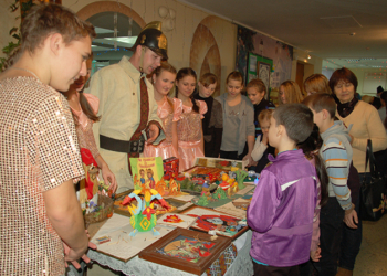 Сегодня – День Святого Николая. Первыми с праздником в Николаеве поздравили детей из Донецкой и Луганской областей