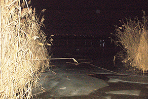 В Николаеве чудом остался жив 14-летний парень — он вышел на реку на резиновой лодке, лодка напоролась на льдину