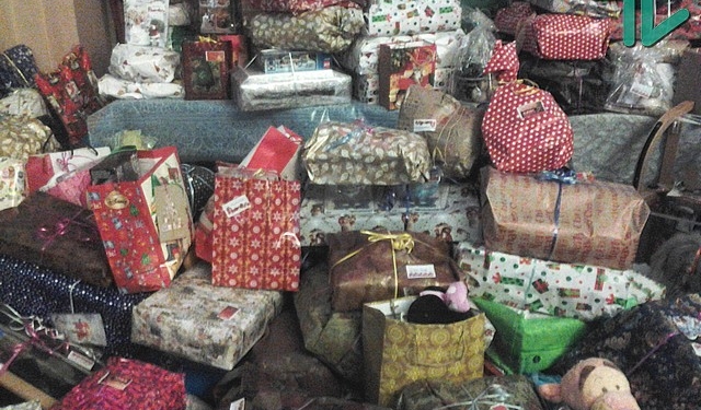 В Николаев детям военных привезли подарки Деда Мороза под охраной Минобороны Латвии