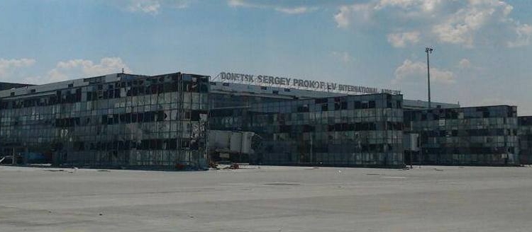 По Донецкому аэропорту работают снайперы и гранатометчики. Но наши держатся