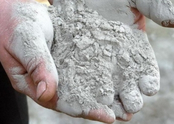 В Николаеве фальсифицированный цемент расфасовывали в упаковку с логотипом известной торговой марки