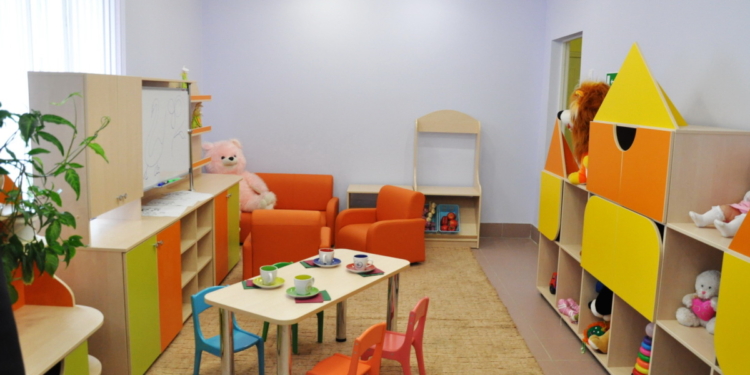 Детские сады работают до 12:00. Детей нечем кормить