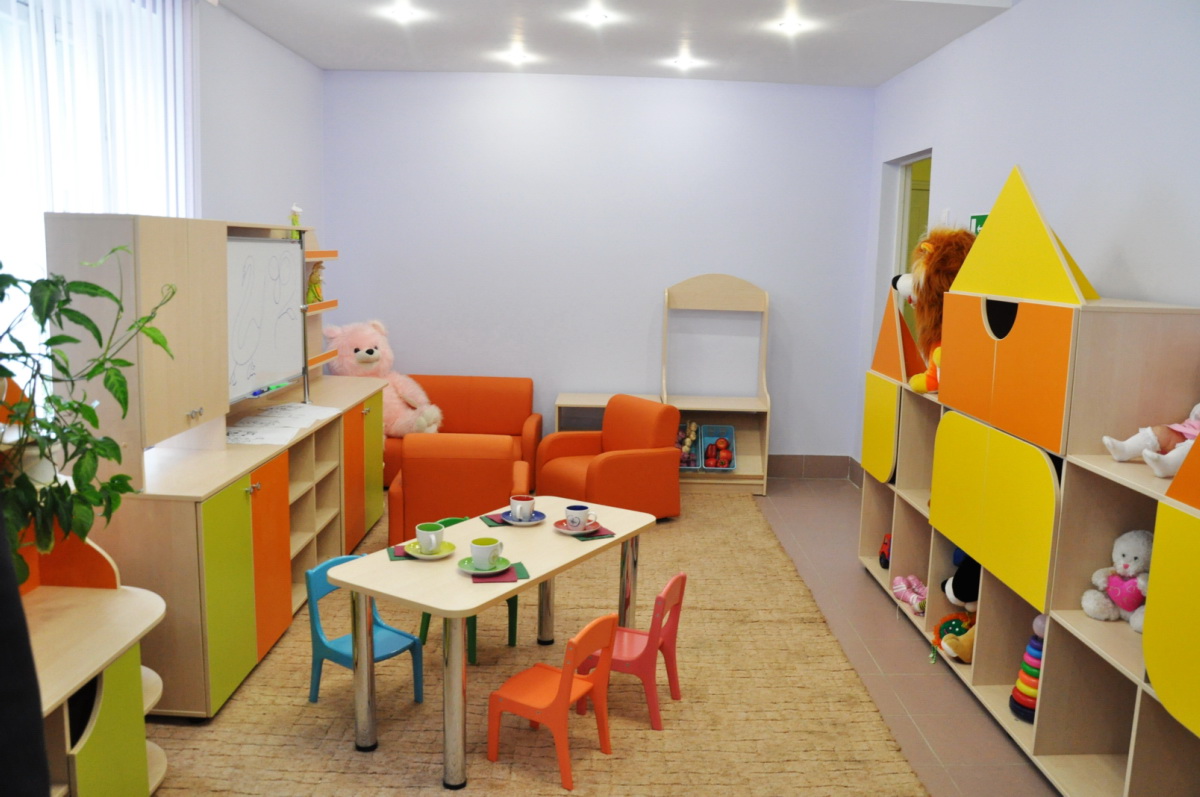 Детские сады работают до 12:00. Детей нечем кормить