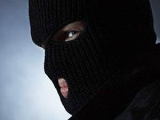 В Первомайске грабители пытали женщину утюгом