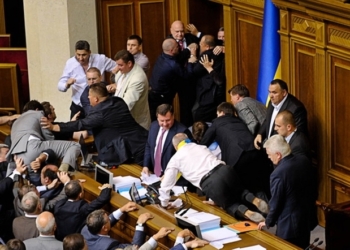 Первый пошел: журналисты поймали первого кнопкодава