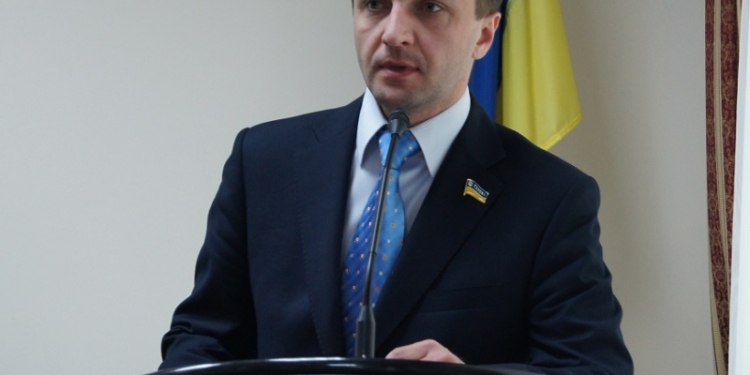 Народный депутат Тарас Креминь о благотворительной ярмарке в Первой украинской гимназии: «Тут прекрасні діти, і я на їхньому боці»