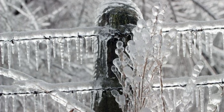 За рубежом: Венгрию накрыло ледяным дождем