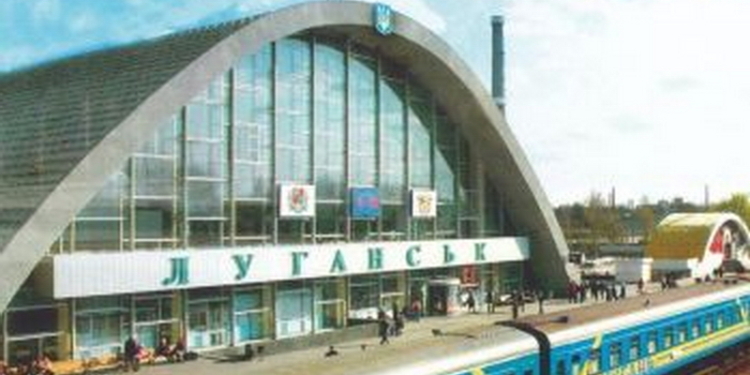 Голодные луганчане требуют денег у “киевской хунты”