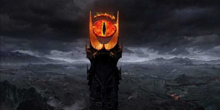 Это не шутка: над Москвой и Санкт-Петербургом появится всевидящее «Око Саурона»