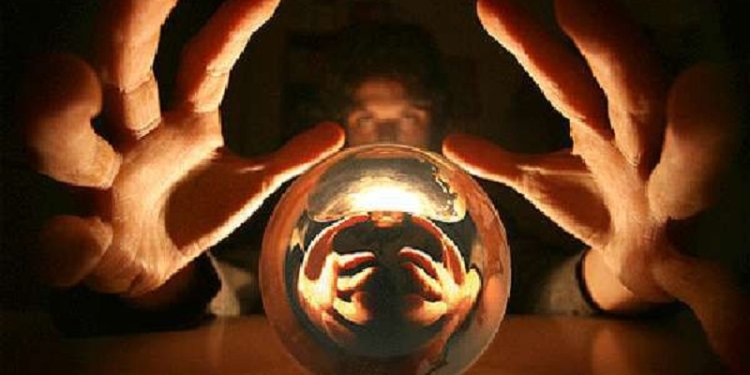 Бьют по больному: чтобы избавить маму от недуга, 18-летняя жительница Первомайска отдала псевдоцелительнице все деньги и украшения