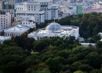 Бюджет не расколол коалицию. Но разделил