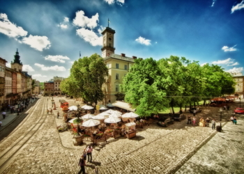 Львов “минируют” уже целыми улицами