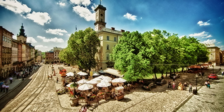 Львов “минируют” уже целыми улицами