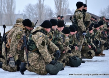 Николаевцы проводили морпехов в зону АТО