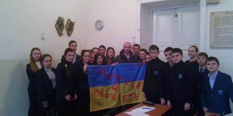 «Борітеся і поборете»: учеников Первой украинской гимназии м.Н.Аркаса поддержал Позывной Маршал