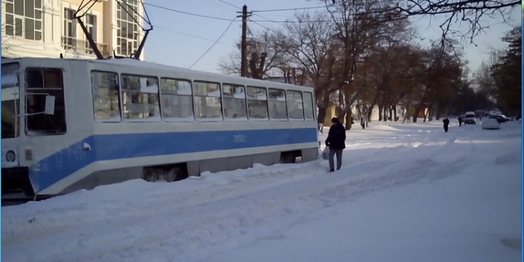 К 11:00 на маршруты города предположительно выйдет 30% маршрутных автобусов. Трамваи и троллейбусы сегодня на приколе