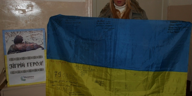 «Кров російских немовлят», пирог «Бандерівський» и «Солодкий Ляшко на Донбасі»… В Первой украинской гимназии – благотворительная ярмарка