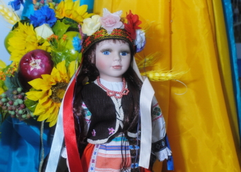 В Николаеве куклы закружились в новогоднем карнавале