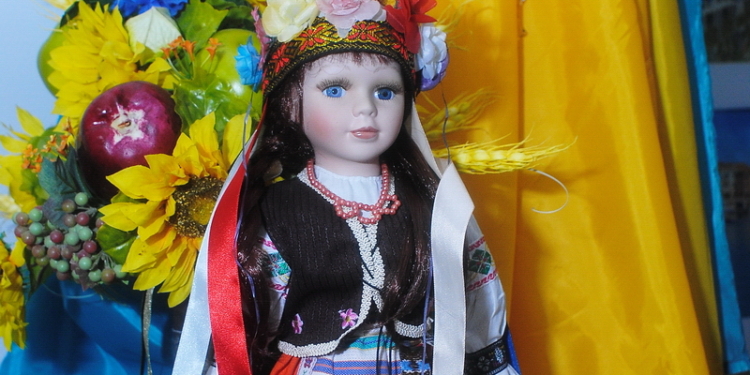 В Николаеве куклы закружились в новогоднем карнавале