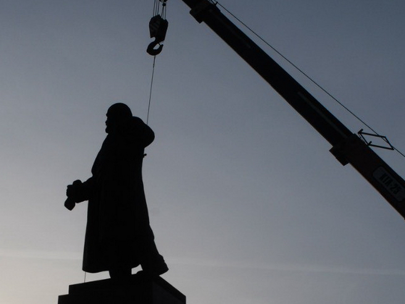 Демонтаж памятников советским деятелям одобрен Министерством культуры Украины 2