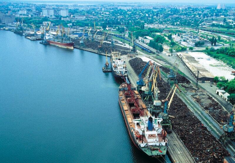 Мининфраструктуры заявляет об удешевлении оформления импортных товаров в портах 1