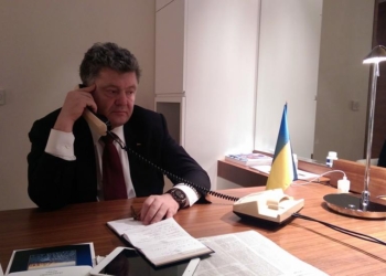 Порошенко летит домой, а Турчинов – в АТО