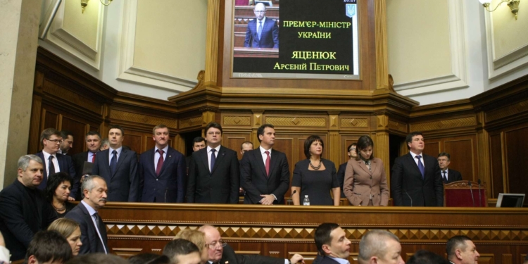 На чудо надеются 14% украинцев, на государство – чуть больше