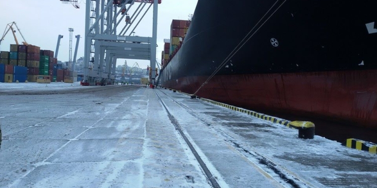 В Одессу прибыло канадское судно с гуманитарным грузом для бойцов АТО