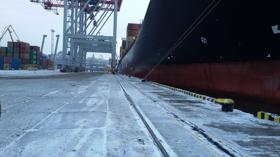 В Одессу прибыло канадское судно с гуманитарным грузом для бойцов АТО 1