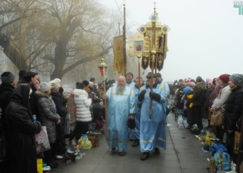 Около тысячи николаевцев вышли на праздник Крещения Господня