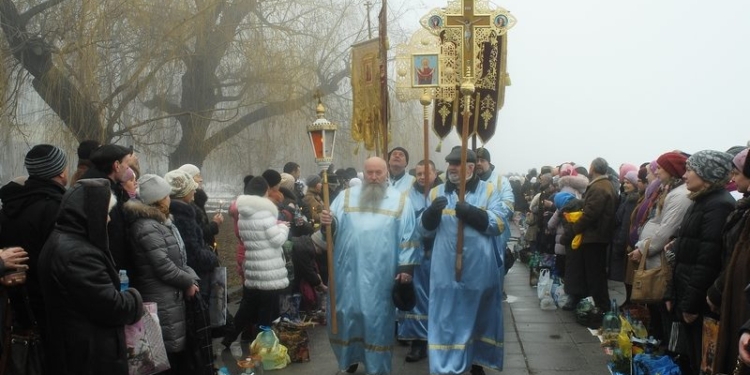 Около тысячи николаевцев вышли на праздник Крещения Господня