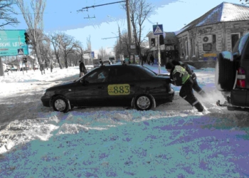 Этот снег мы запомним надолго. Судя по этим кадрам, не всем удалось встретить Новый год дома